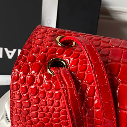 CHANEL 26S CC LOGO SHOULDER BAG 32 IN DARK RED CROCODILE-EMBOSSED CALFSKIN GOLD HARDWARE