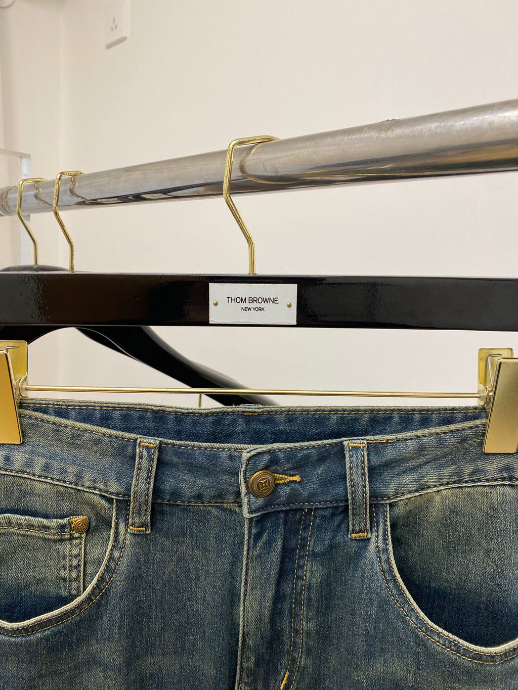 LV STRAIGHT LEG JEANS 239598