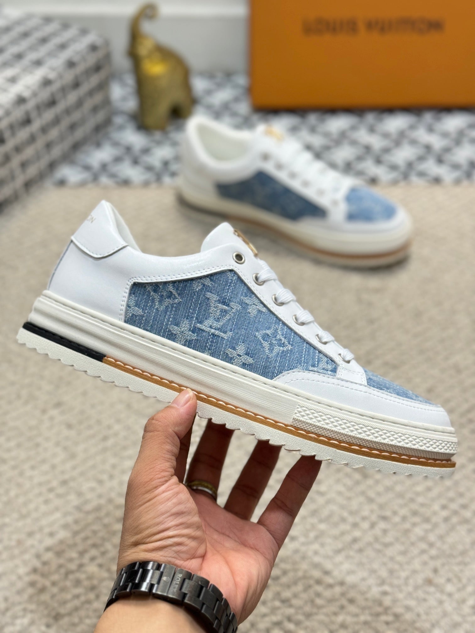 LV TRAINERS IN WHITE CALFSKIN AND SAPPHIRE BLUE JACQUARD