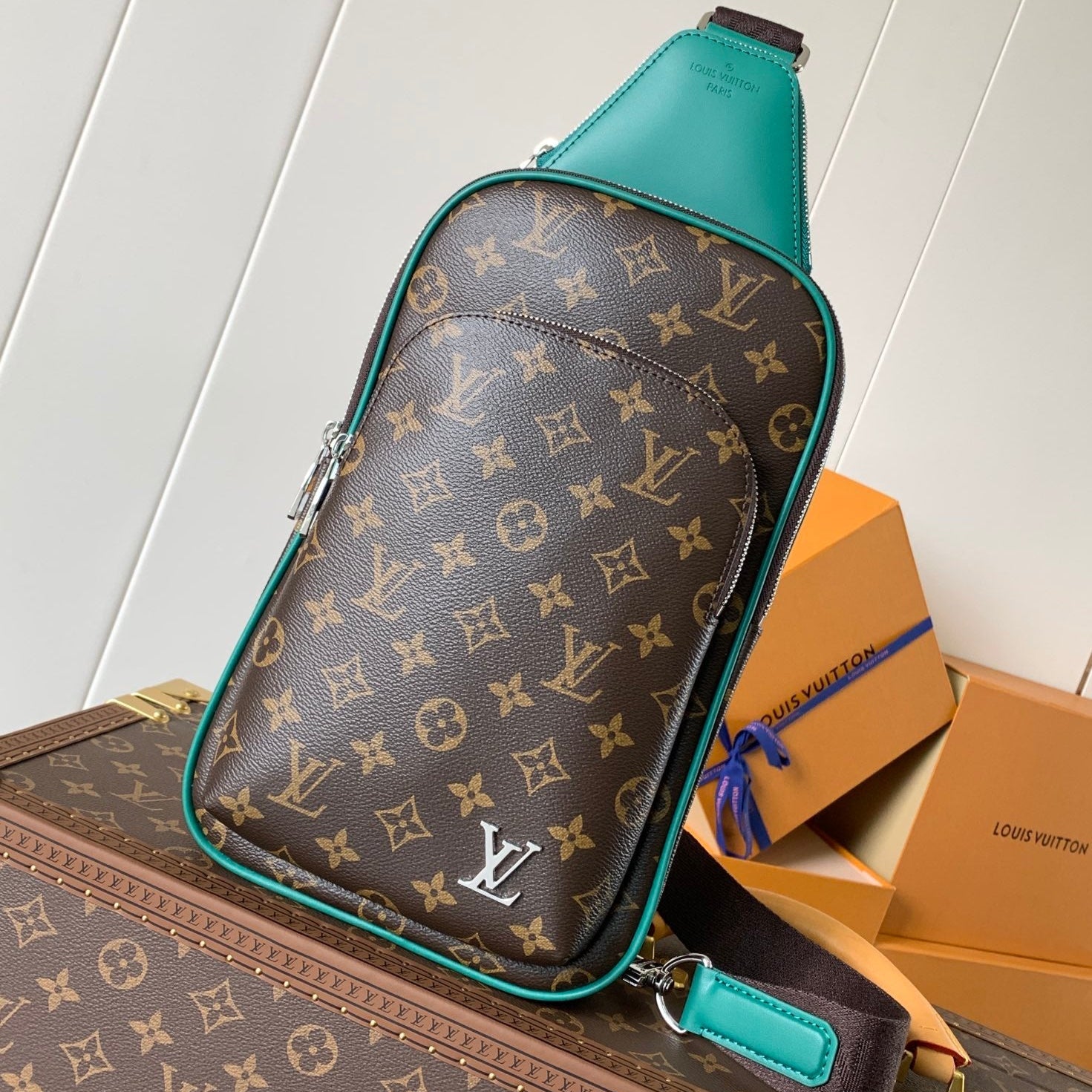 AVENUE SLINGBAG 31 IN BROWN MIX GREEN DAMIER GRAPHITE CANVAS