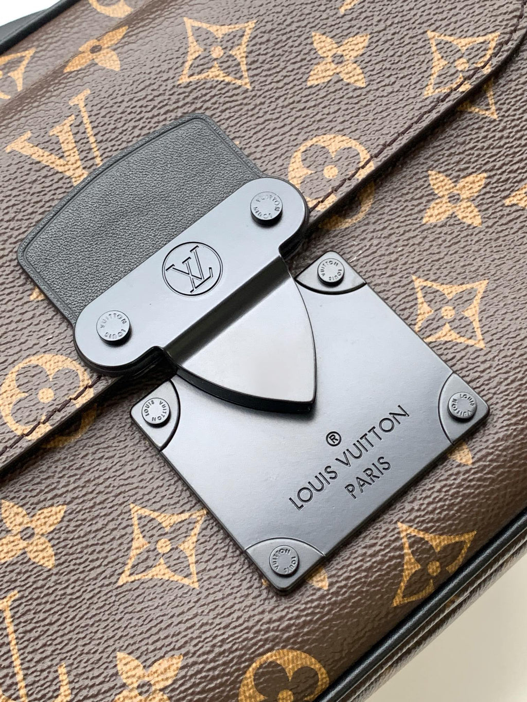 LV 26S S LOCK CROSSBODY BAG 22 IN BROWN EMBOSSED TAURILLON LEATHER