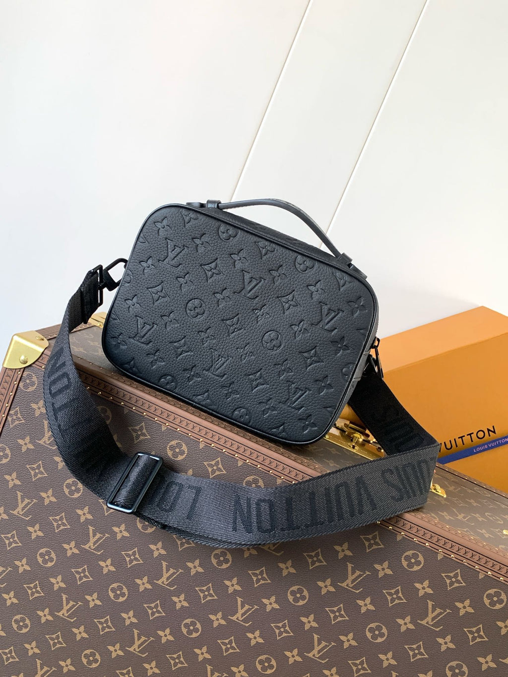 LV 26S S LOCK CROSSBODY BAG 22 IN BLACK EMBOSSED TAURILLON LEATHER