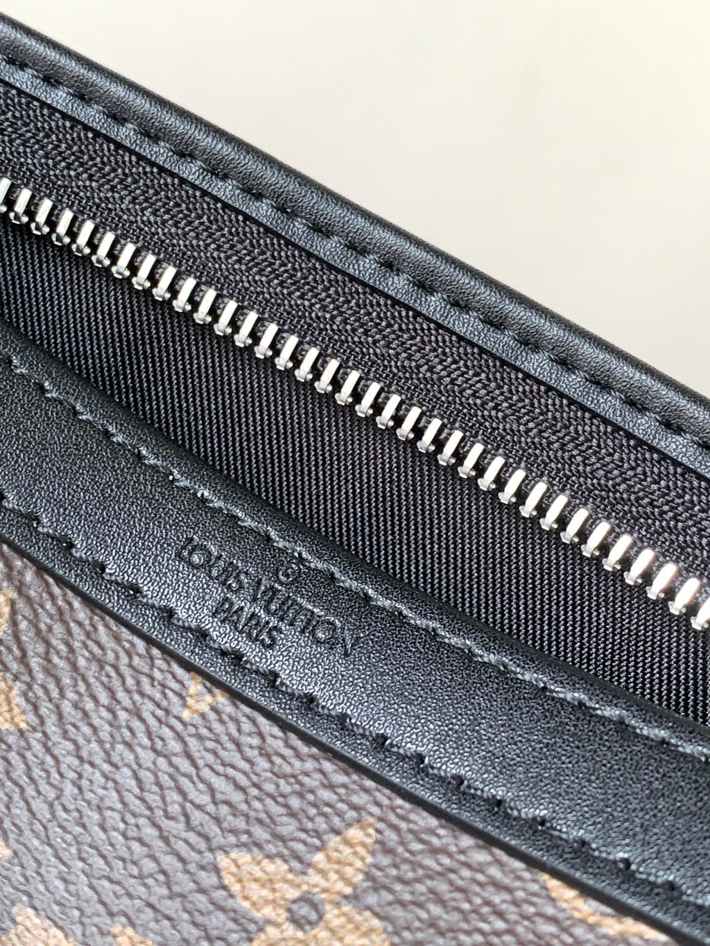LV 25S GASTON WEARABLE WALLET 22 IN MONOGRAM MACASSAR CANVAS