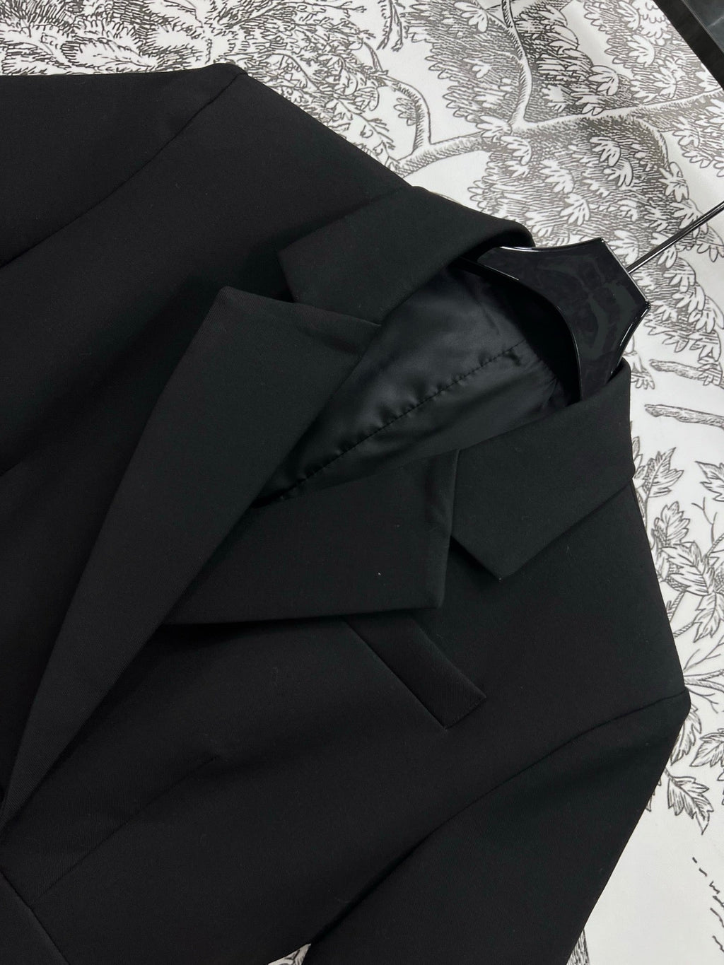 LV SHORT-SLEEVE BLAZER DRESS 274529