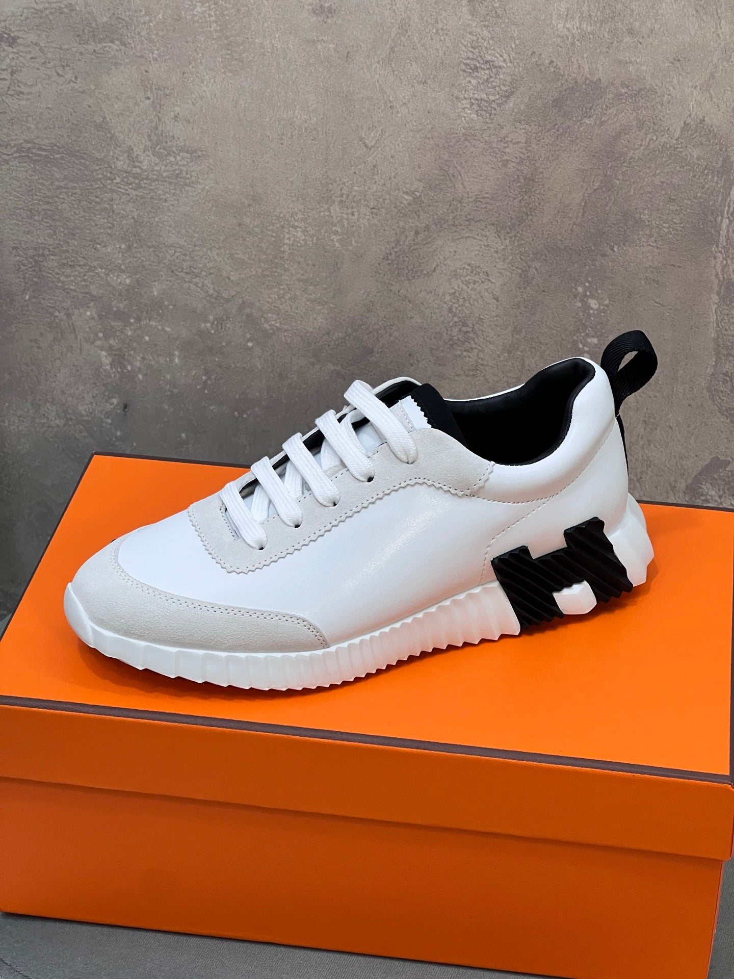 HM SNEAKERS WHITE AND GREY MESH AND H DETAIL SOLE