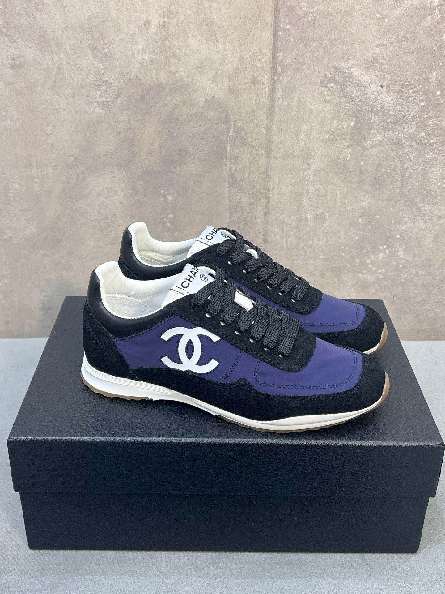 CHANEL 26S RUNNING SNEAKERS IN BLACK PURPLE MIX MATERIAL CC LOGO