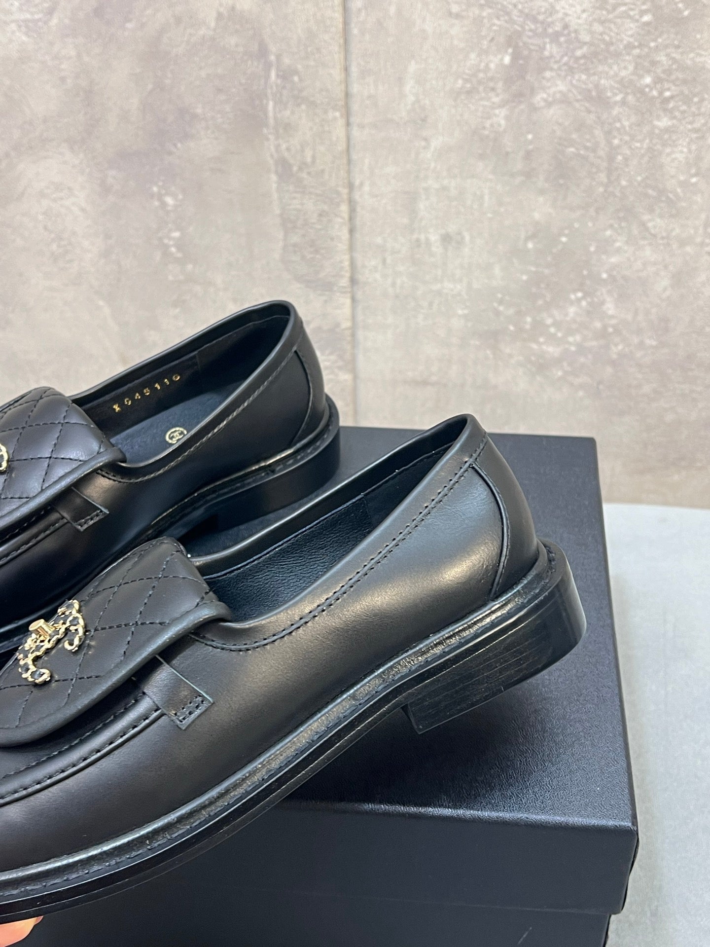 CHANEL 26S LOAFERS IN BLACK QUILTED CALFSKIN WITH CHAIN CC LOGO