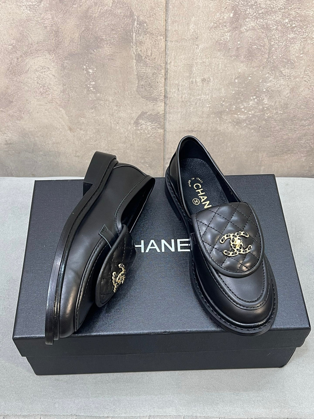 CHANEL 26S LOAFERS IN BLACK QUILTED CALFSKIN WITH CHAIN CC LOGO