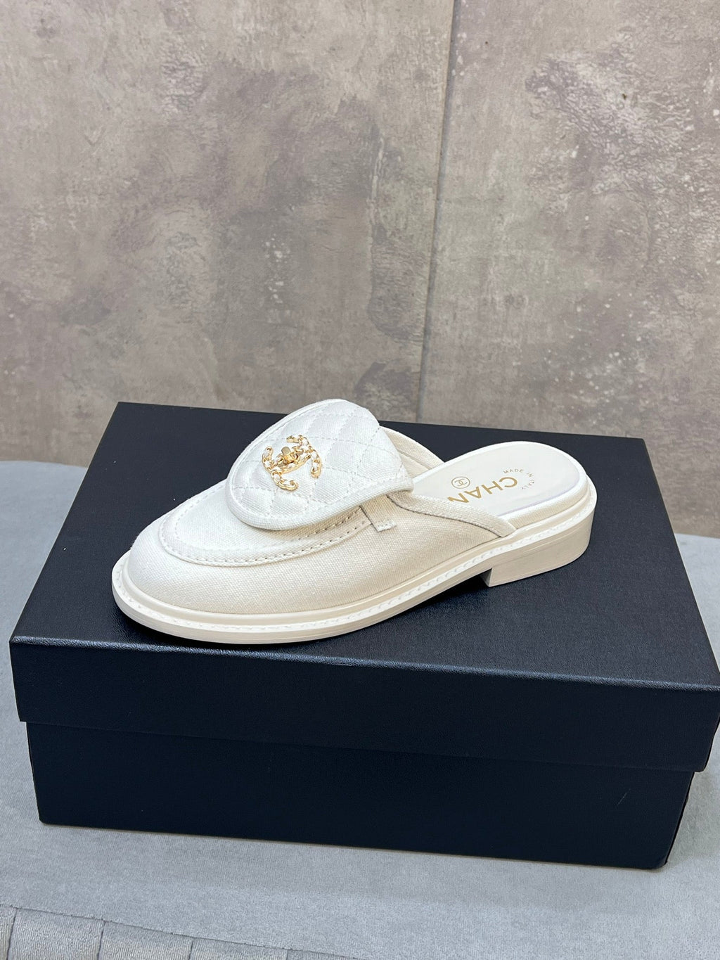 CHANEL 26S MULE LOAFERS IN WHITE CANVAS WITH QUILTED FLAP & CC LOGO