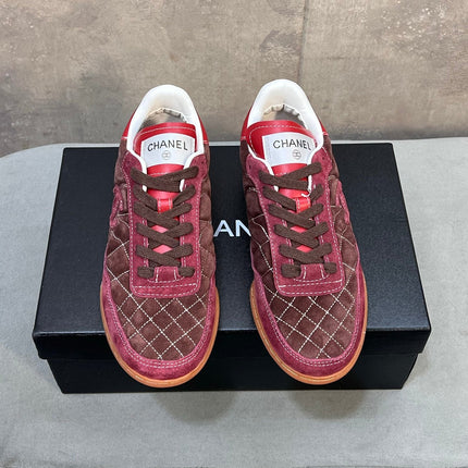 CHANEL 26S SNEAKERS IN DARK BROWN AND BURGUNDY RED SUEDE QUILTED CC LOGO