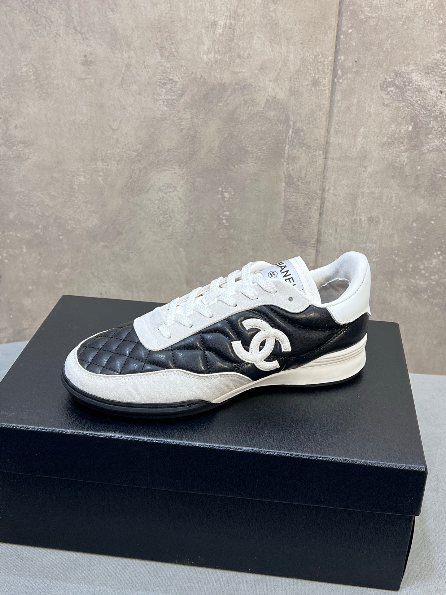 CHANEL 26S SNEAKERS IN BLACK AND WHITE QUILTED CALFSKIN CC LOGO