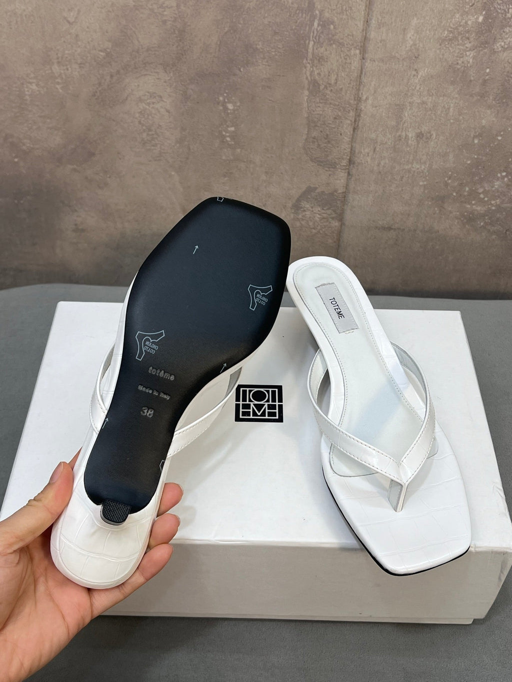 THE ROW 26S SQUARE TOE THONG KITTEN HEEL SANDALS 45MM IN WHITE CROCODILE EMBOSSED CALFSKIN