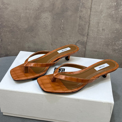 THE ROW 26S SQUARE TOE THONG KITTEN HEEL SANDALS 45MM IN CARAMEL BROWN CROCODILE EMBOSSED CALFSKIN