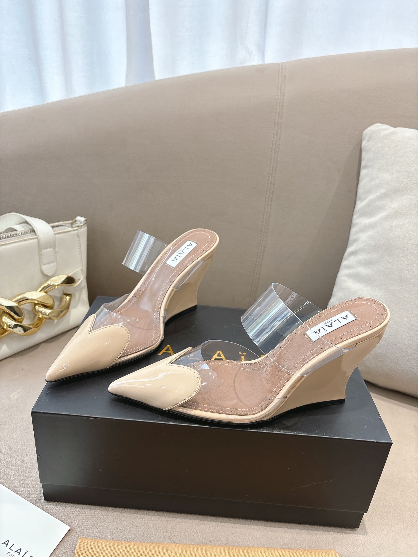 ALAIA 26S HIGH-HEEL WEDGE MULES 95 MM IN BEIGE GLOSSY CALFSKIN