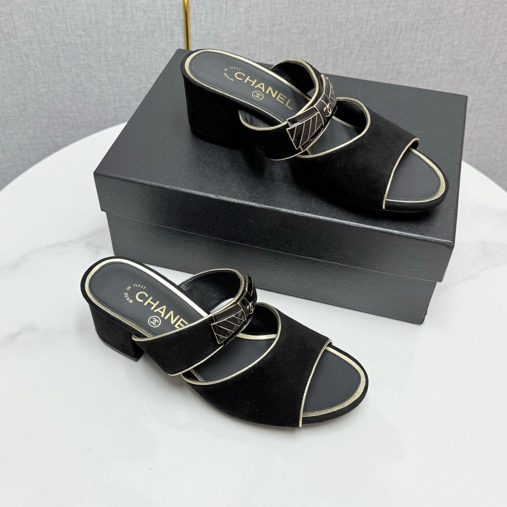 CC DOUBLE-STRAP HEELS 25S IN BLACK SUEDE
