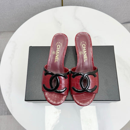 CHANEL 26S BLOCK HEEL SANDALS 40 MM IN RED CROCODILE-EMBOSSED CALFSKIN