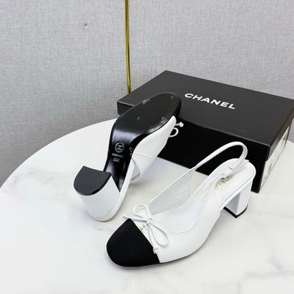 CHANEL 26S SLINGBACK HEELS 45 MM IN WHITE LAMBSKIN AND BLACK FABRIC