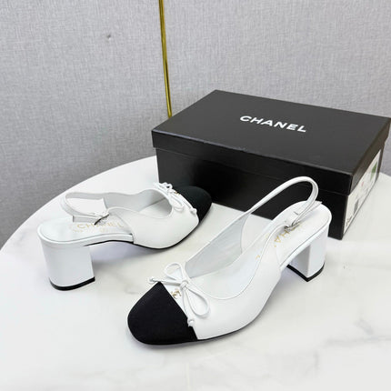 CHANEL 26S SLINGBACK HEELS 45 MM IN WHITE LAMBSKIN AND BLACK FABRIC