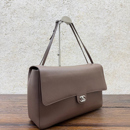 CHANEL 26S SHOULDER BAG 40 IN TAUPE LAMBSKIN GRAINED