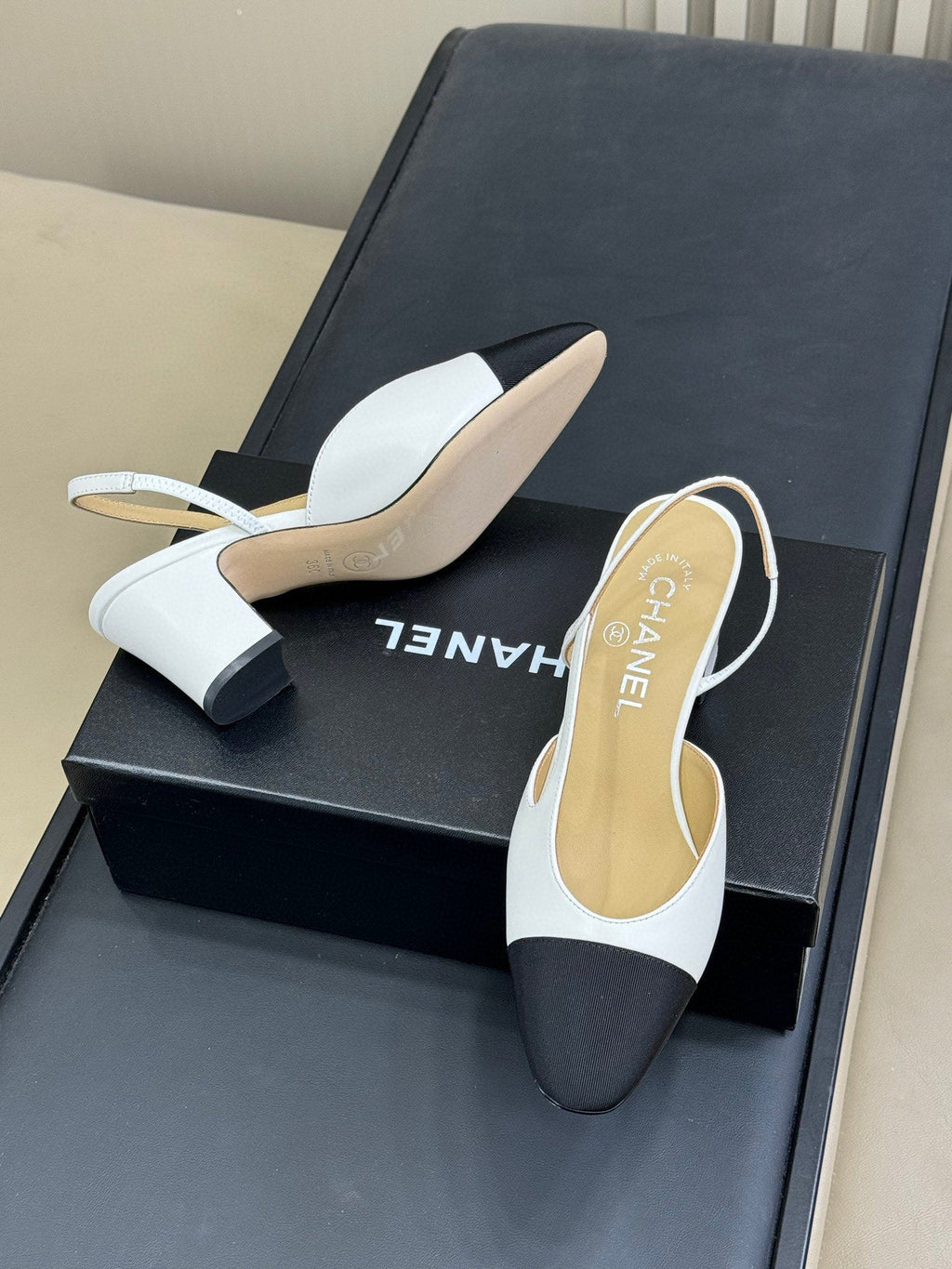 CC SLINGBACK 25S IN WHITE LAMBSKIN MIX BLACK FABRIC