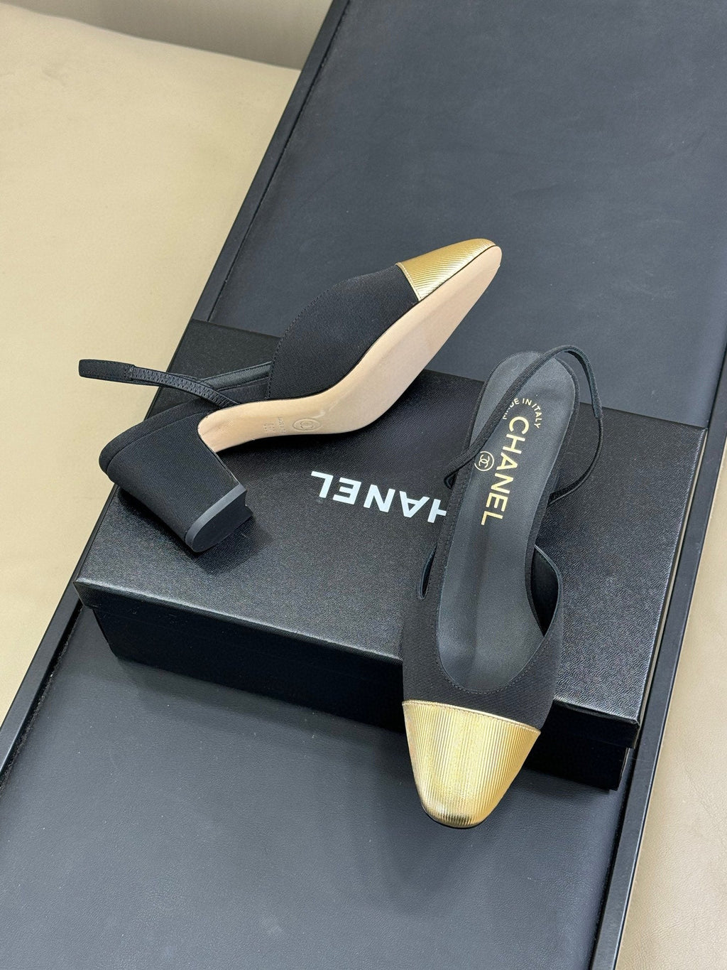 CC SLINGBACK 25S IN BLACK FABRIC MIX GOLD LAMBSKIN