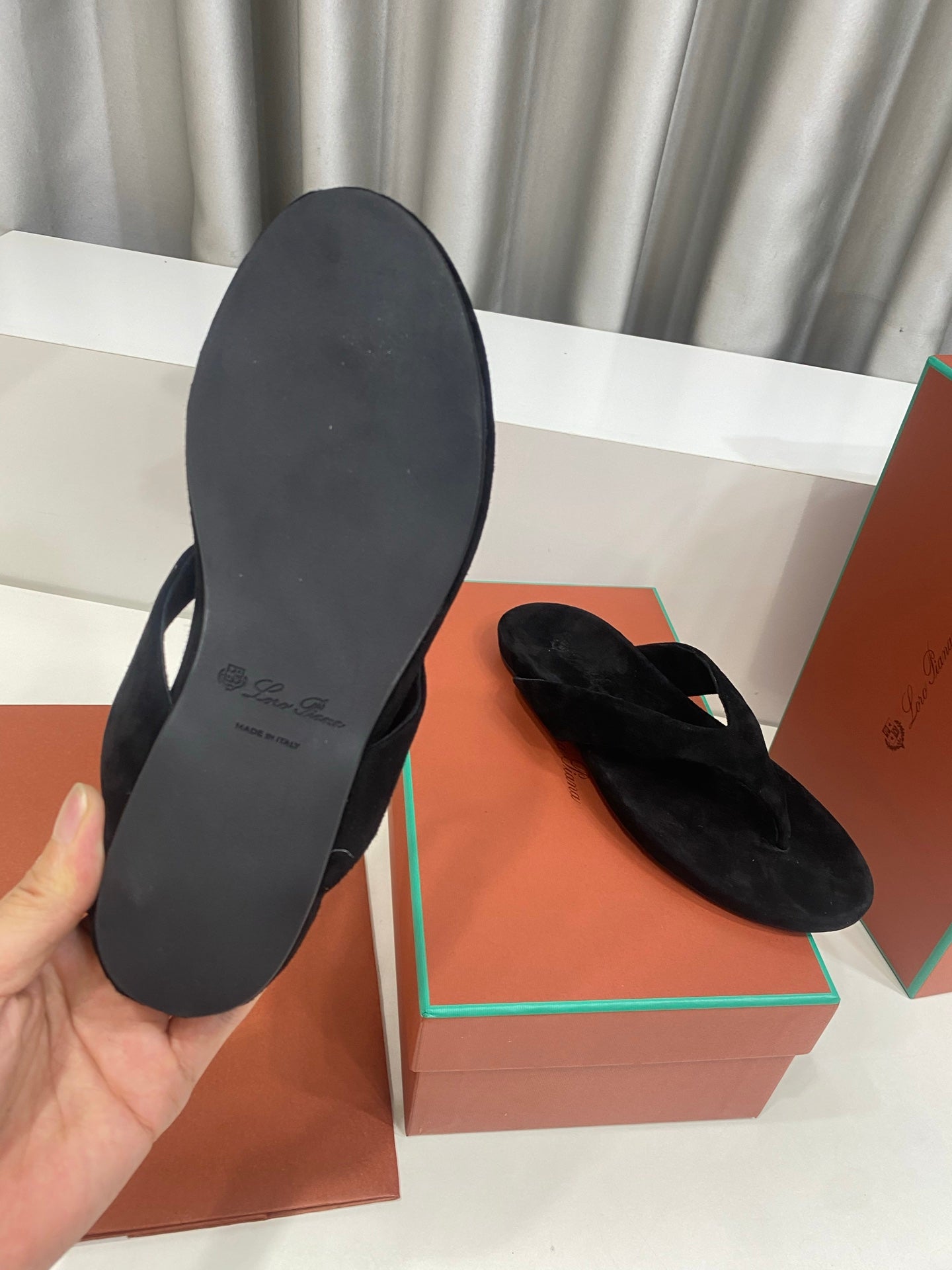 LP 26S THONG SANDALS IN BLACK SUEDE
