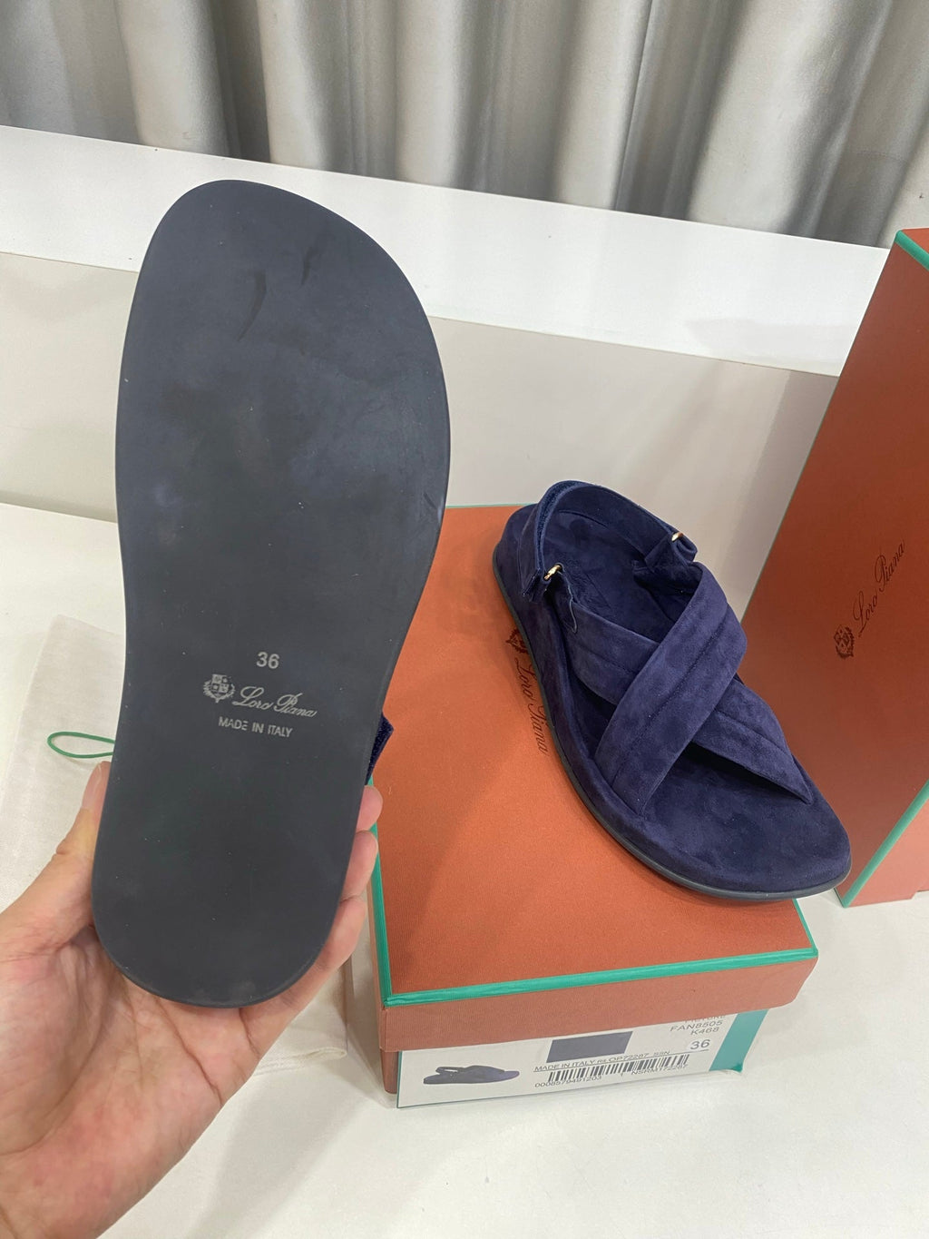 LP 26S CROSS-STRAP SANDALS IN NAVY BLUE SUEDE