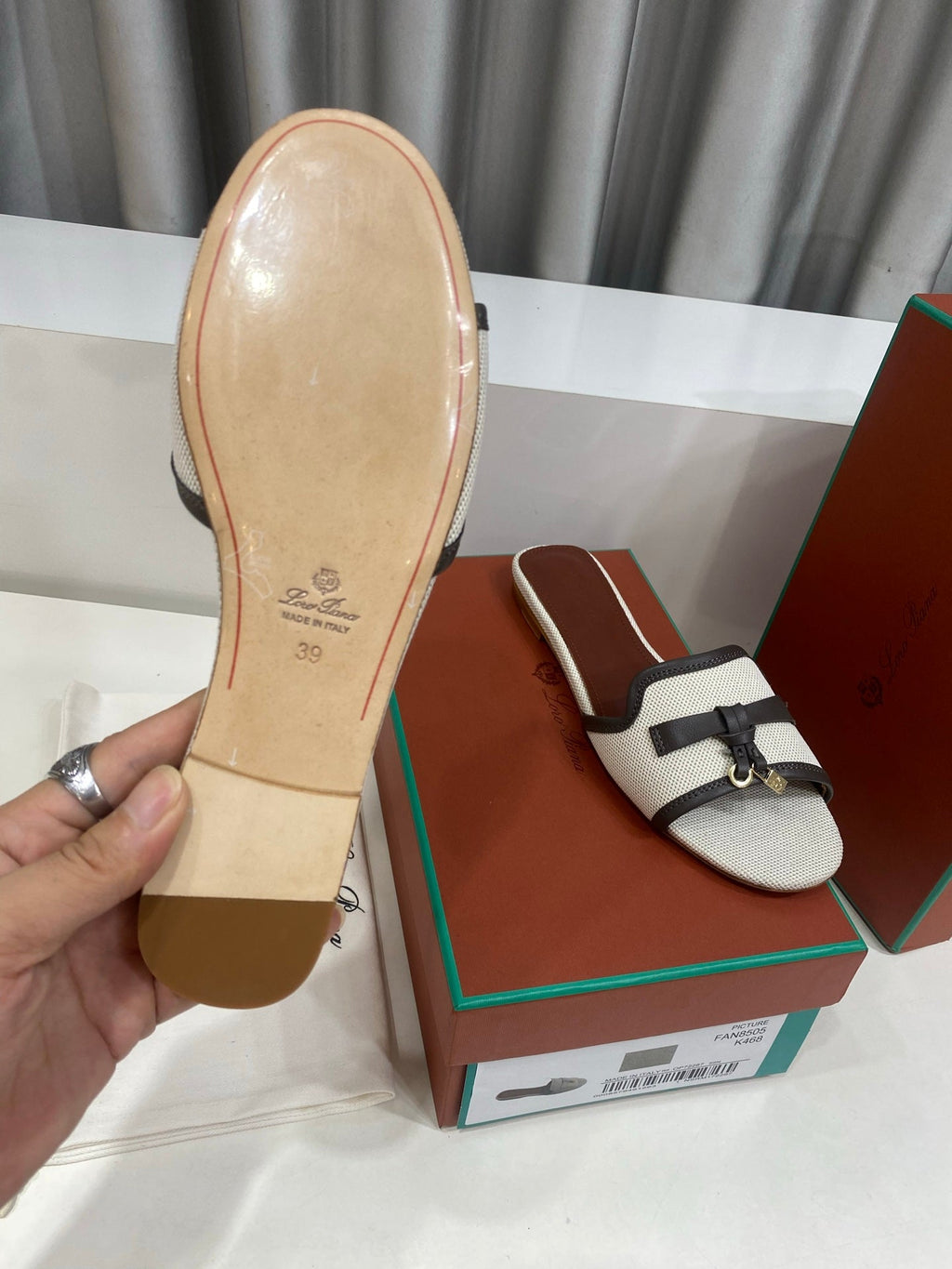 LP 26S SLIDES IN OFF-WHITE CANVAS AND DARK BROWN CALFSKIN