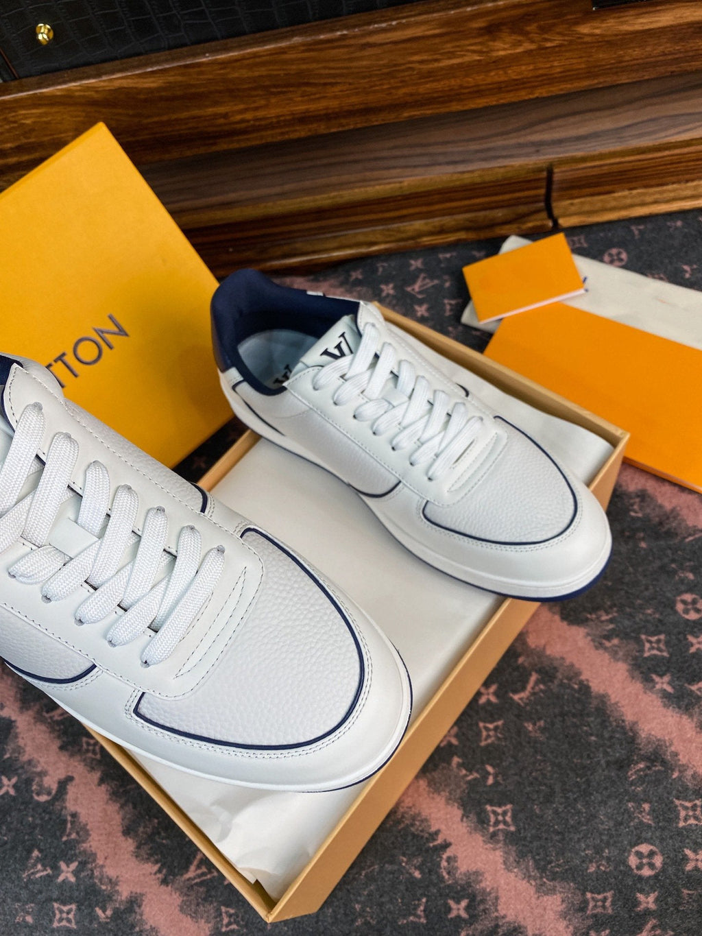 LV RIVOLI FAT SNEAKER WHITE BLUE