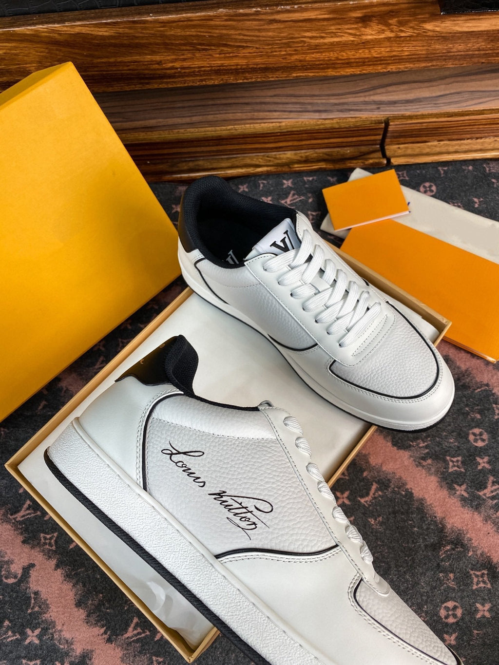 LV RIVOLI FAT SNEAKER WHITE BLACK