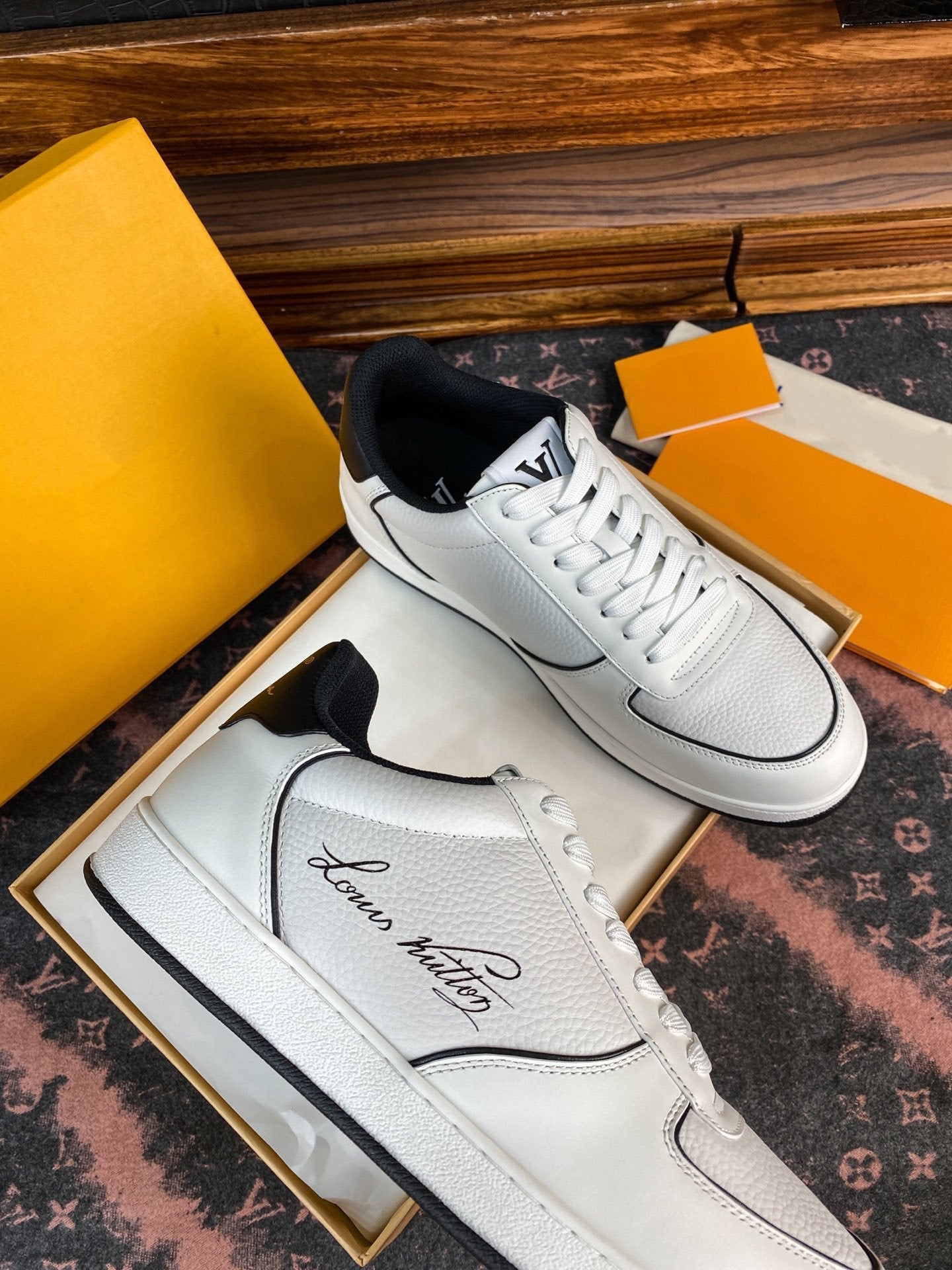 LV RIVOLI FAT SNEAKER WHITE BLACK