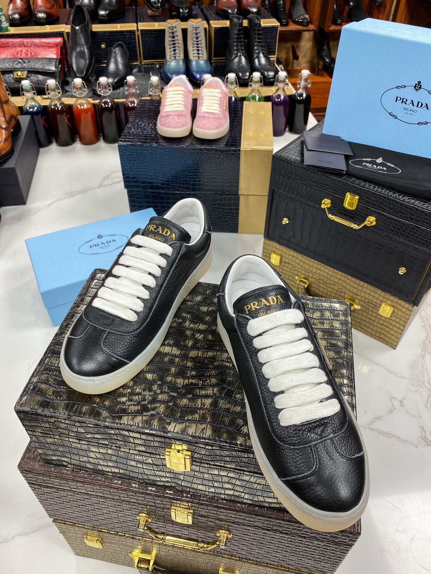 PRA LANE SNEAKER BLACK CALFSKIN