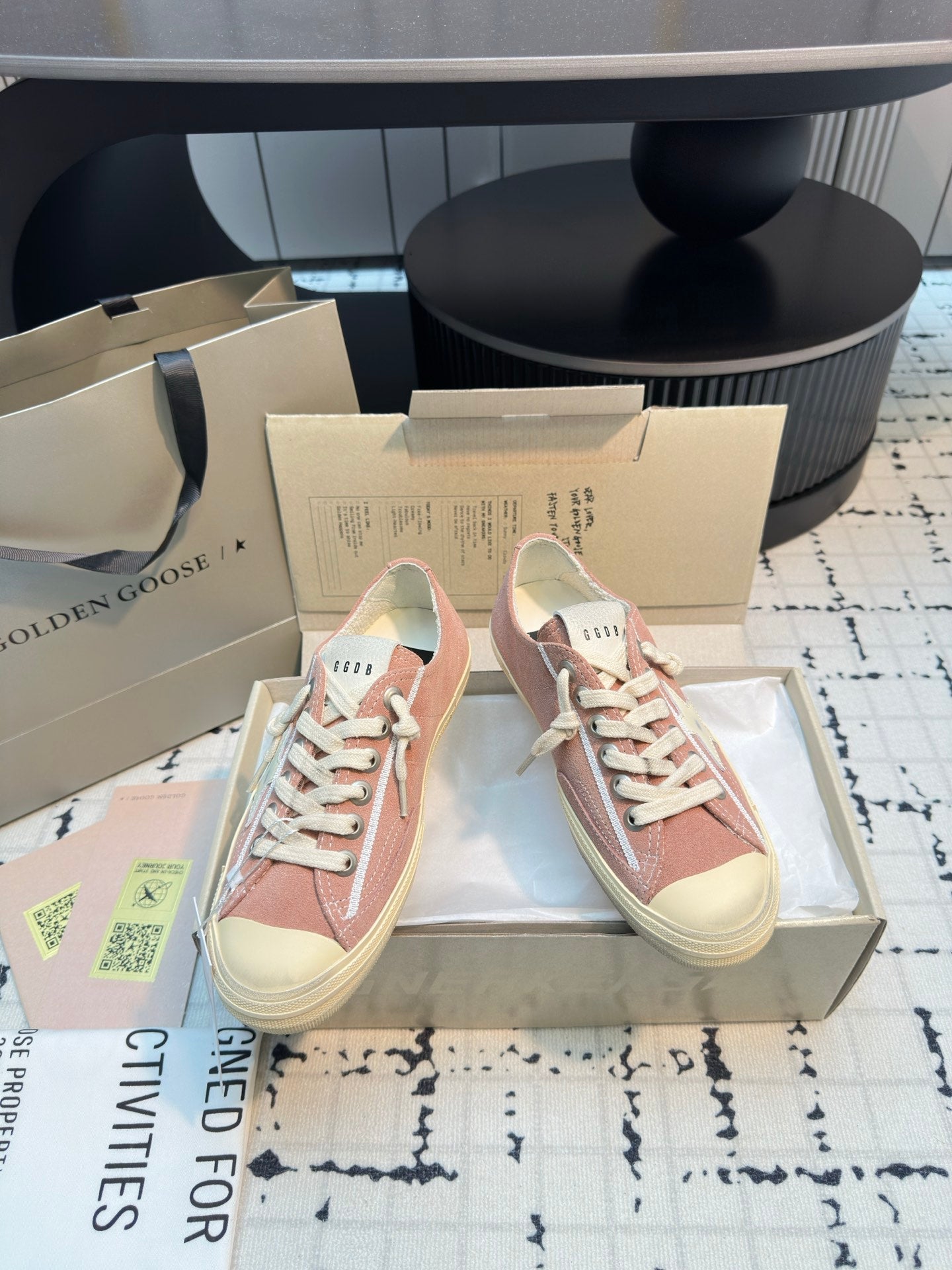 THICK-SOLED V-STAR IN PINK SUEDE WITH CREAM CALFSKIN STAR