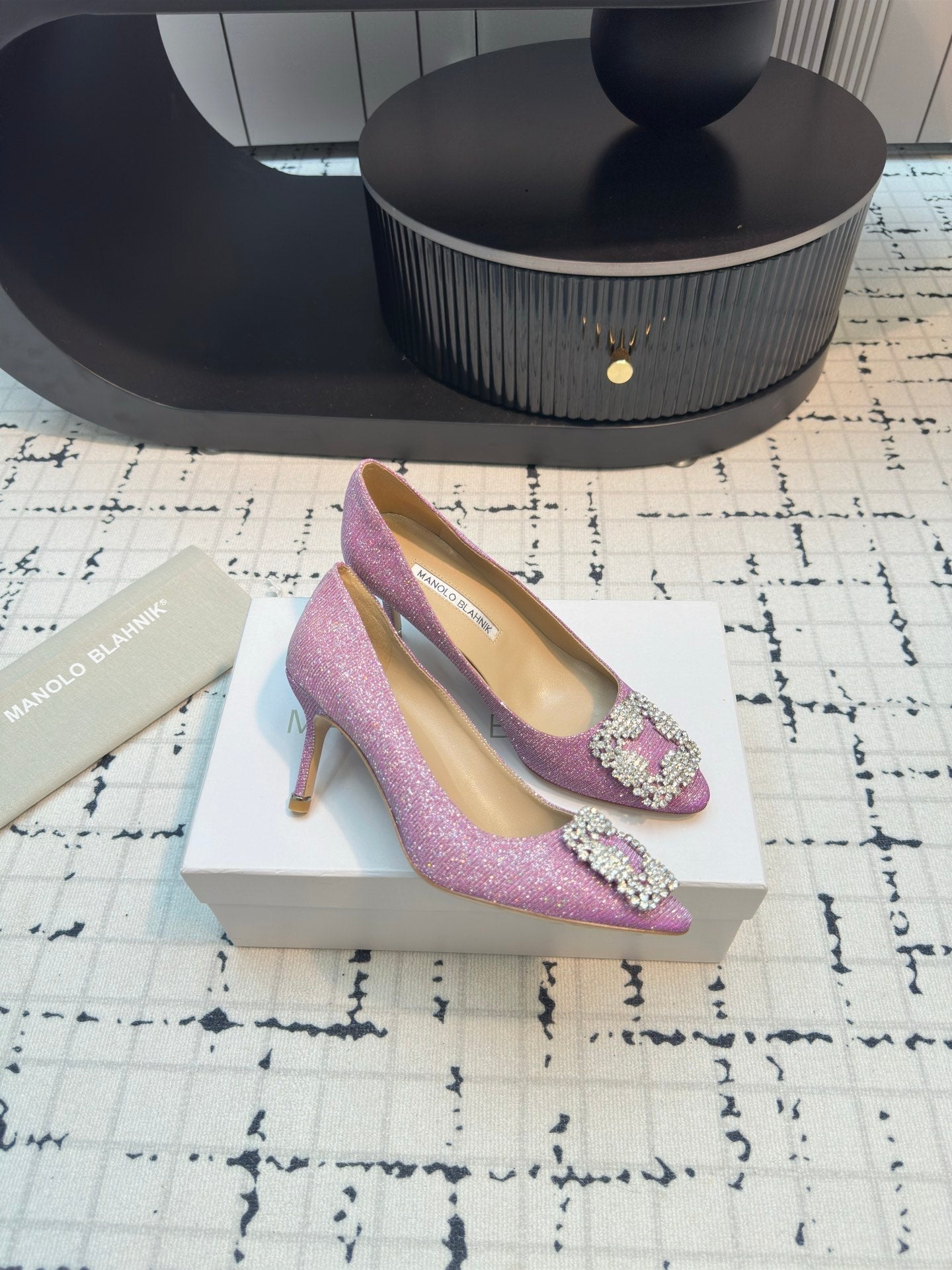 Hangisi 70 Pink Glitter Fabric Leather Jewel Buckle Pumps 912613