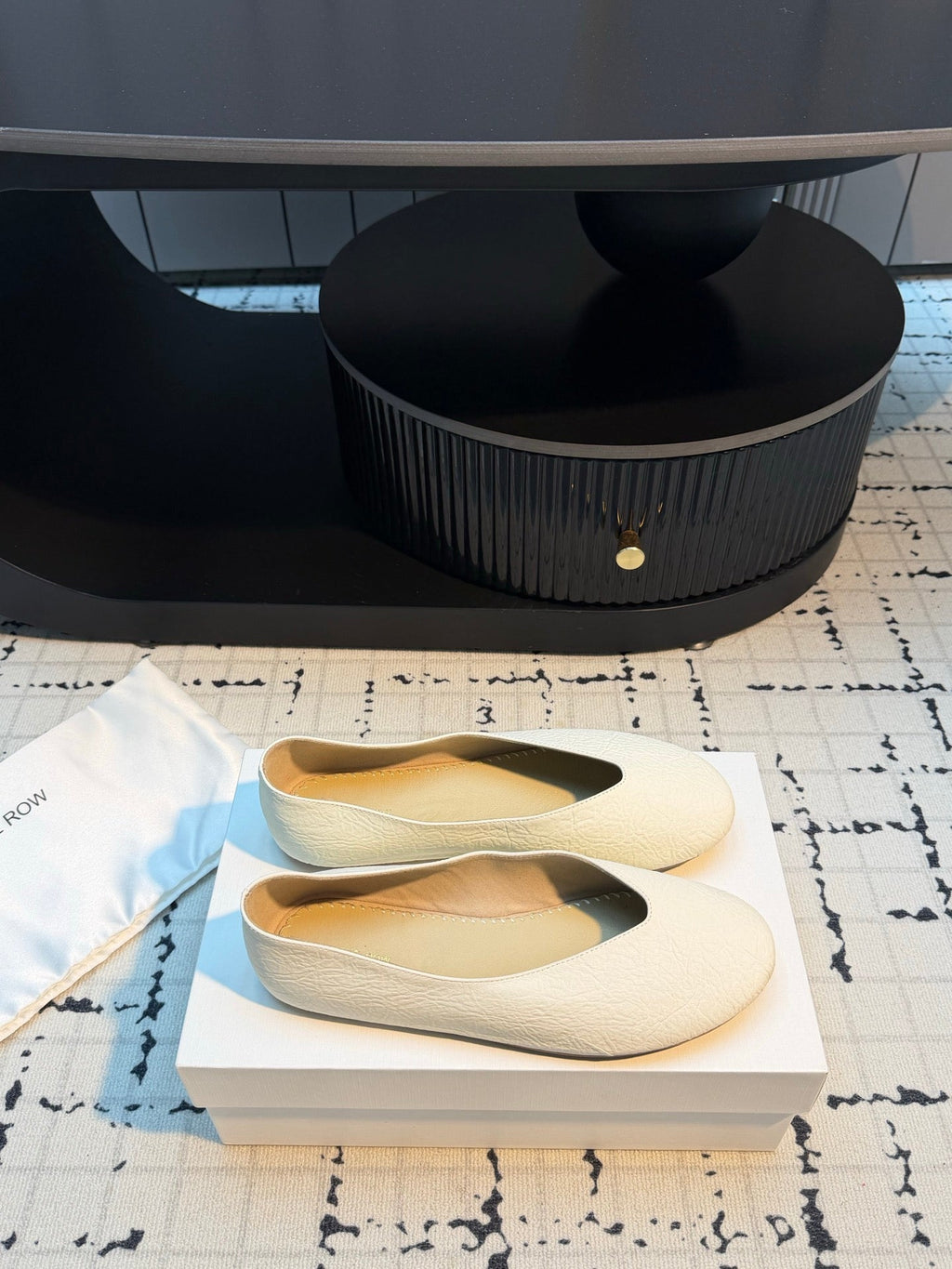 THE ROW 26S CLASSIC BALLET FLATS IN IVORY WHITE CALFSKIN