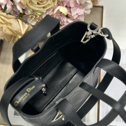 DIOR 26S TOUJOURS BAG 18 IN BLACK GRAINED CALFSKIN