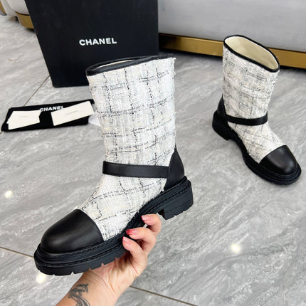 CHANEL 25S MID-CALF BOOTS 45MM IN BLACK CALFSKIN AND WHITE TWEED GOLD HARDWARE