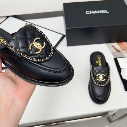 CHANEL 25S MULES WITH CHAIN DETAIL IN BLACK CALFSKIN GOLD HARDWARE