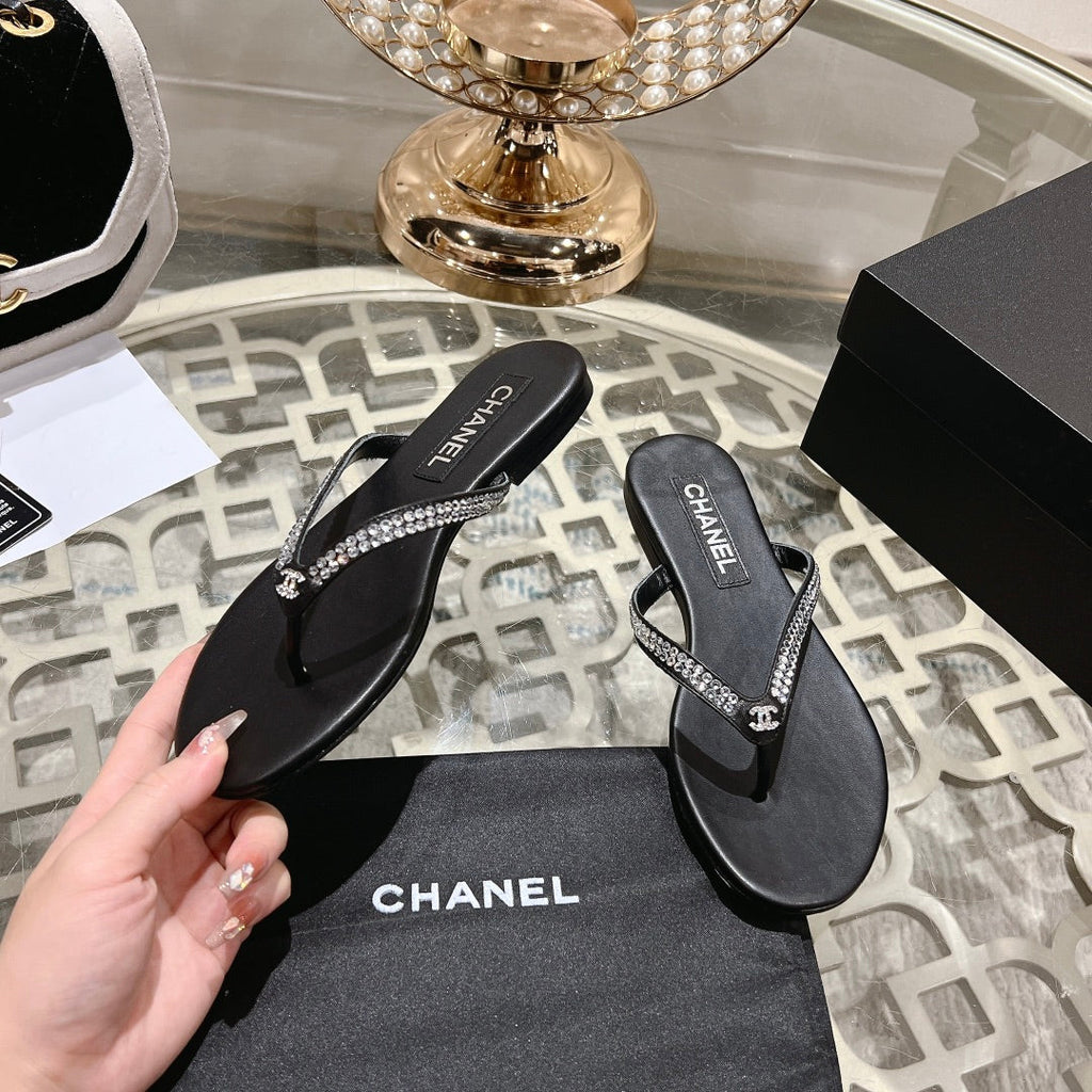 RHINESTONES THONG SANDAL IN BLACK LAMBSKIN