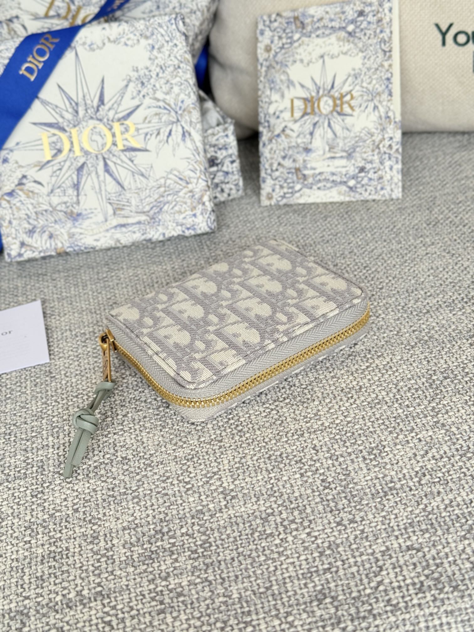 MONTAIGNE VOYAGEUR COIN PURSE 12 IN GREY MONOGRAM OBLIQUE JACQUARD