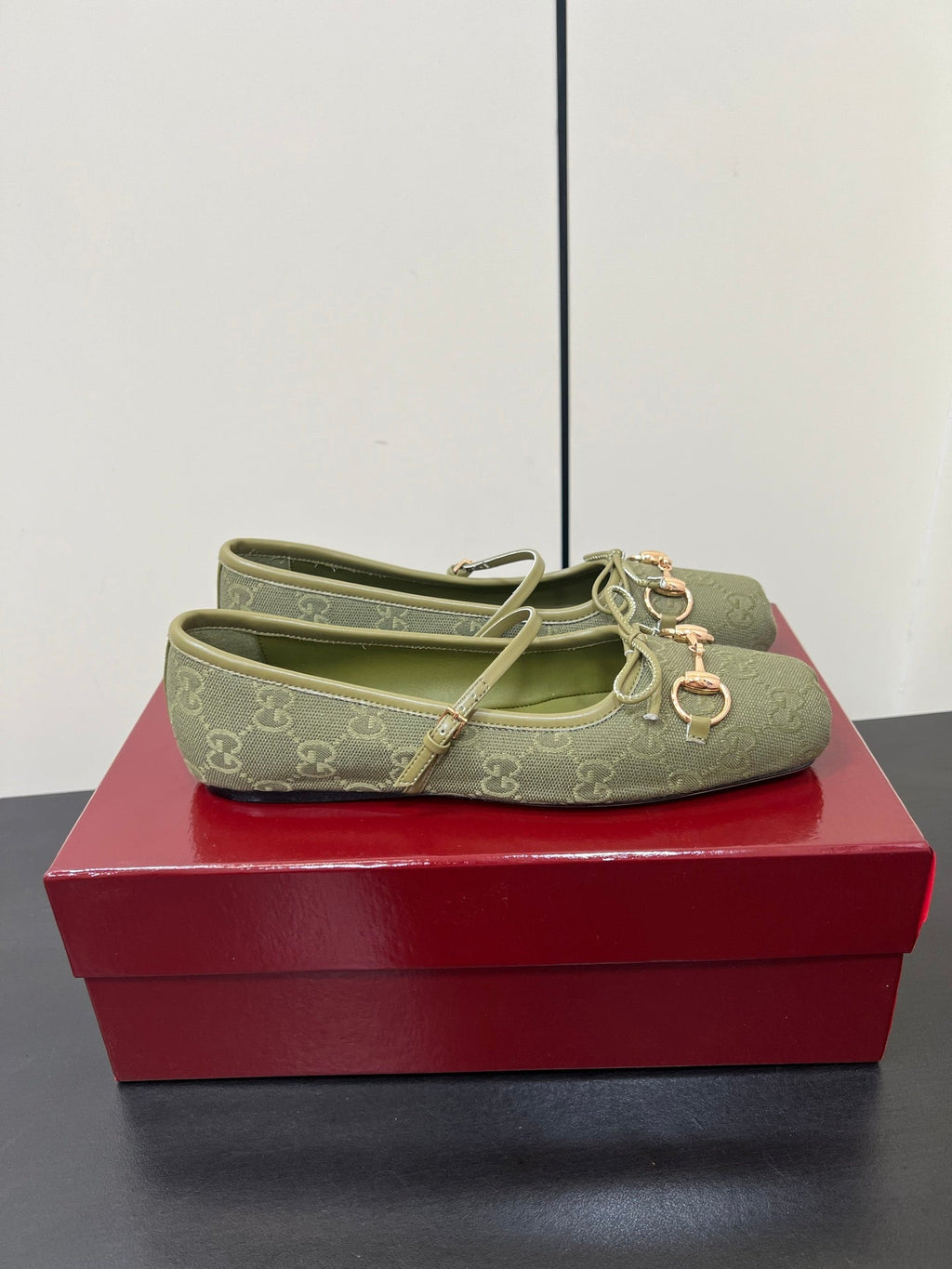 GG MARY JANE 25S IN MOSS GREEN CANVAS WITH GOLD HARDWARE