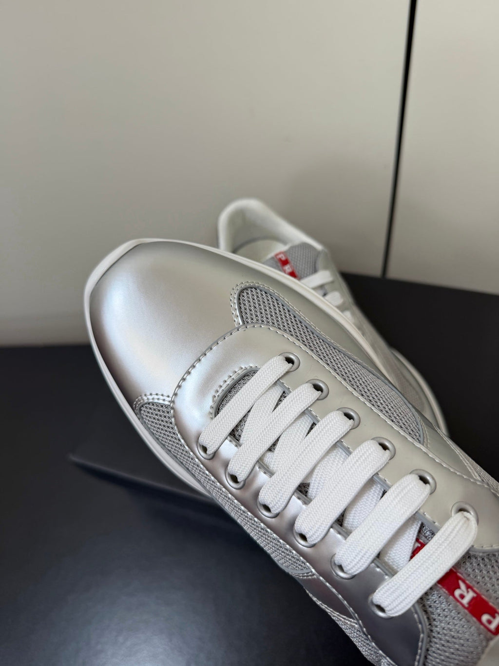PRADA 26S SNEAKERS IN SILVER CALFSKIN AND WHITE MESH