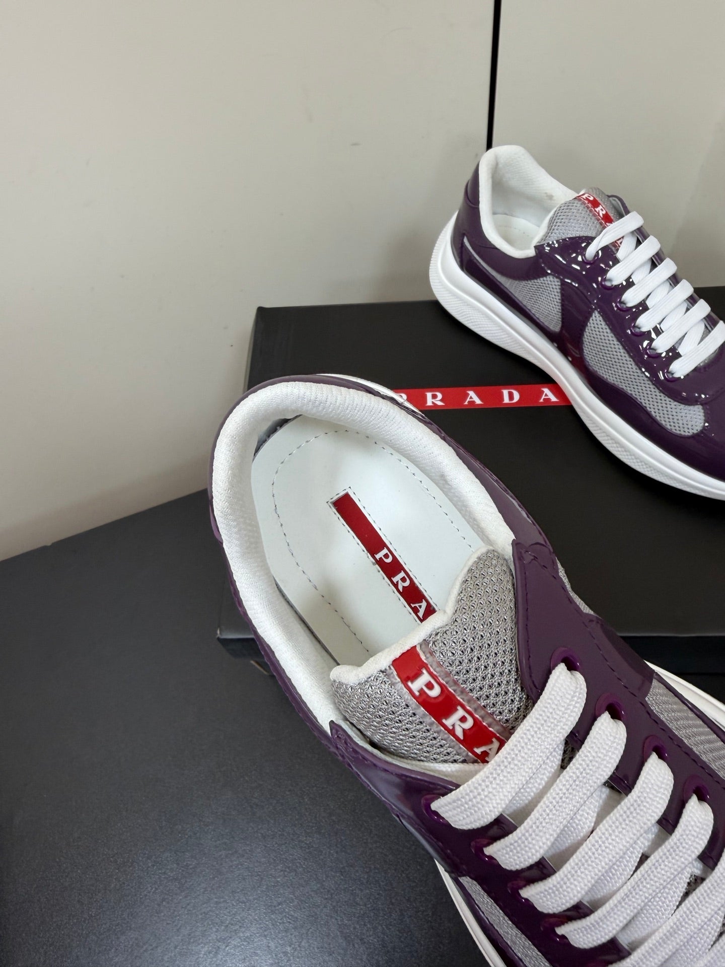 PRADA 26S SNEAKERS IN PLUM PURPLE PATENT CALFSKIN AND WHITE MESH
