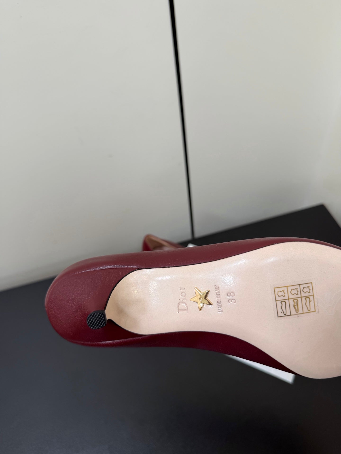 DIOR 26S POINTED-TOE HIGH HEELS 35MM IN DARK RED CALFSKIN GOLD HARDWARE