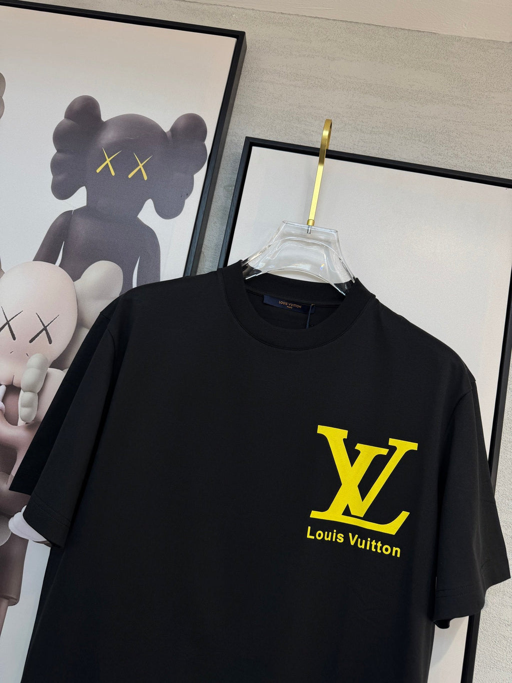 LV BLACK COTTON T-SHIRT YELLOW LOGO 238915