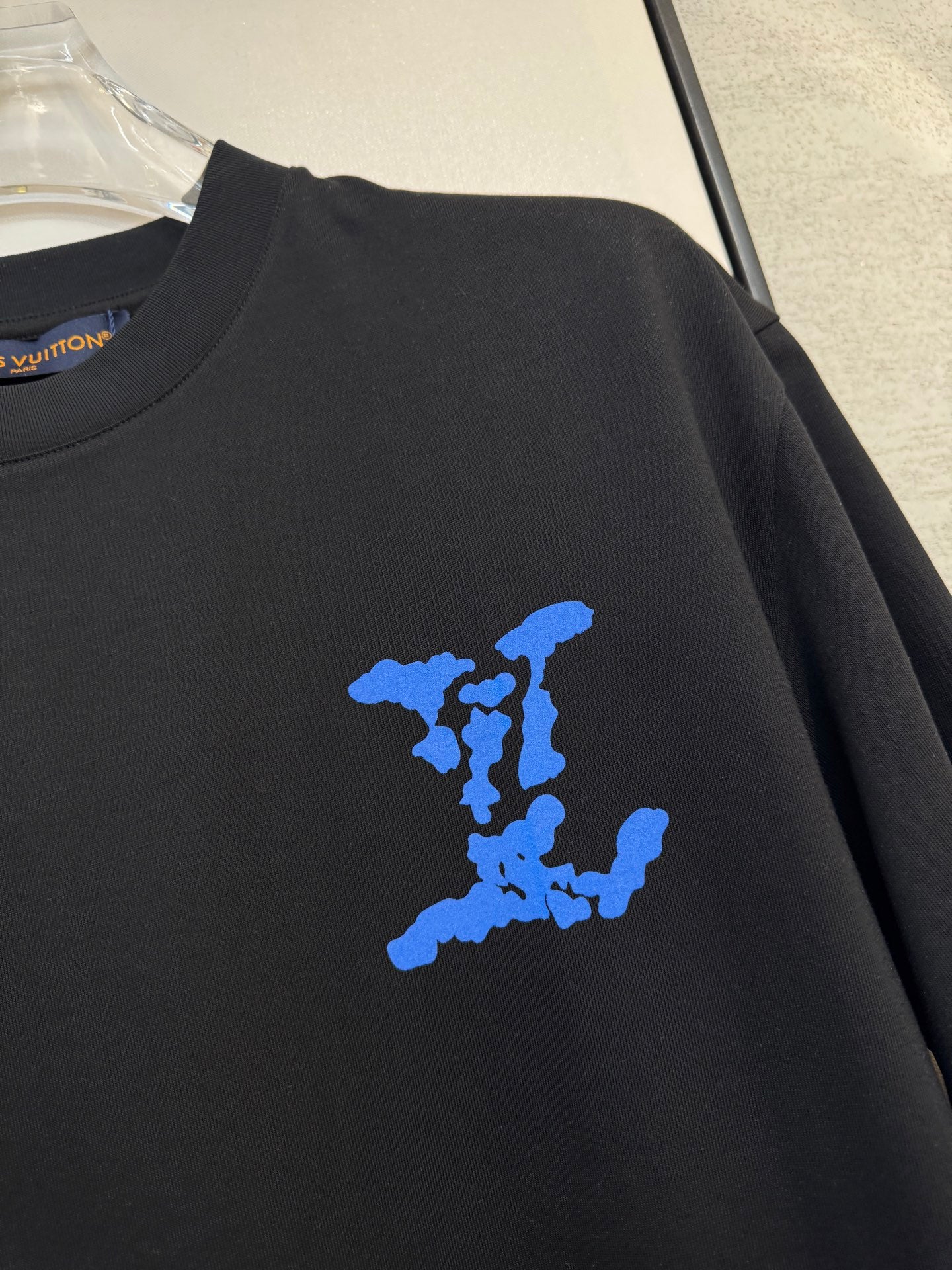 LV BLACK COTTON T-SHIRT BLUE STYLIZED LOGO 238916