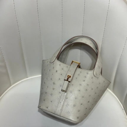 HM 25S PICOTIN LOCK 14 CM IN LIGHT GREY OSTRICH WITH GOLD HARDWARE
