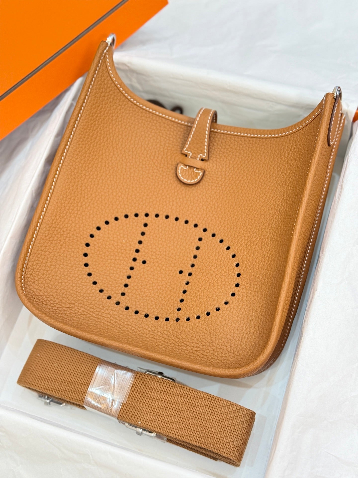 HM 26S EVELYNE BAG 23CM IN ORANGE BROWN GRAINED CALFSKIN