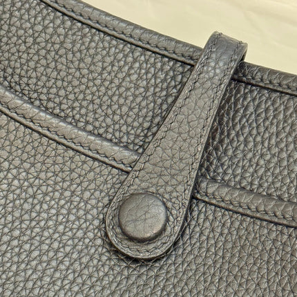 HM 26S EVELYNE BAG 23CM IN BLACK GRAINED CALFSKIN