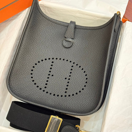 HM 26S EVELYNE BAG 23CM IN BLACK GRAINED CALFSKIN